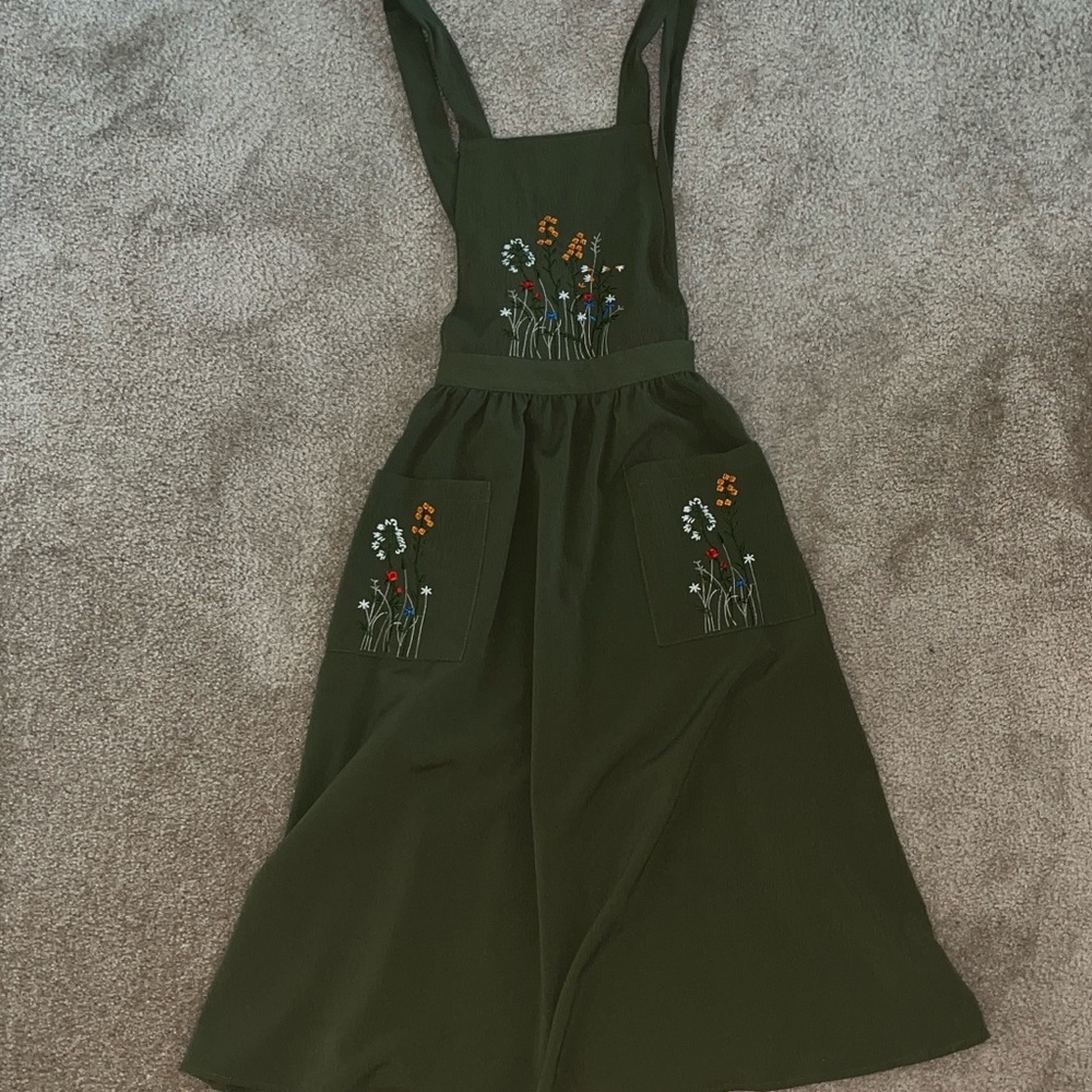 [SOLD] Green Embroidered Pinafore